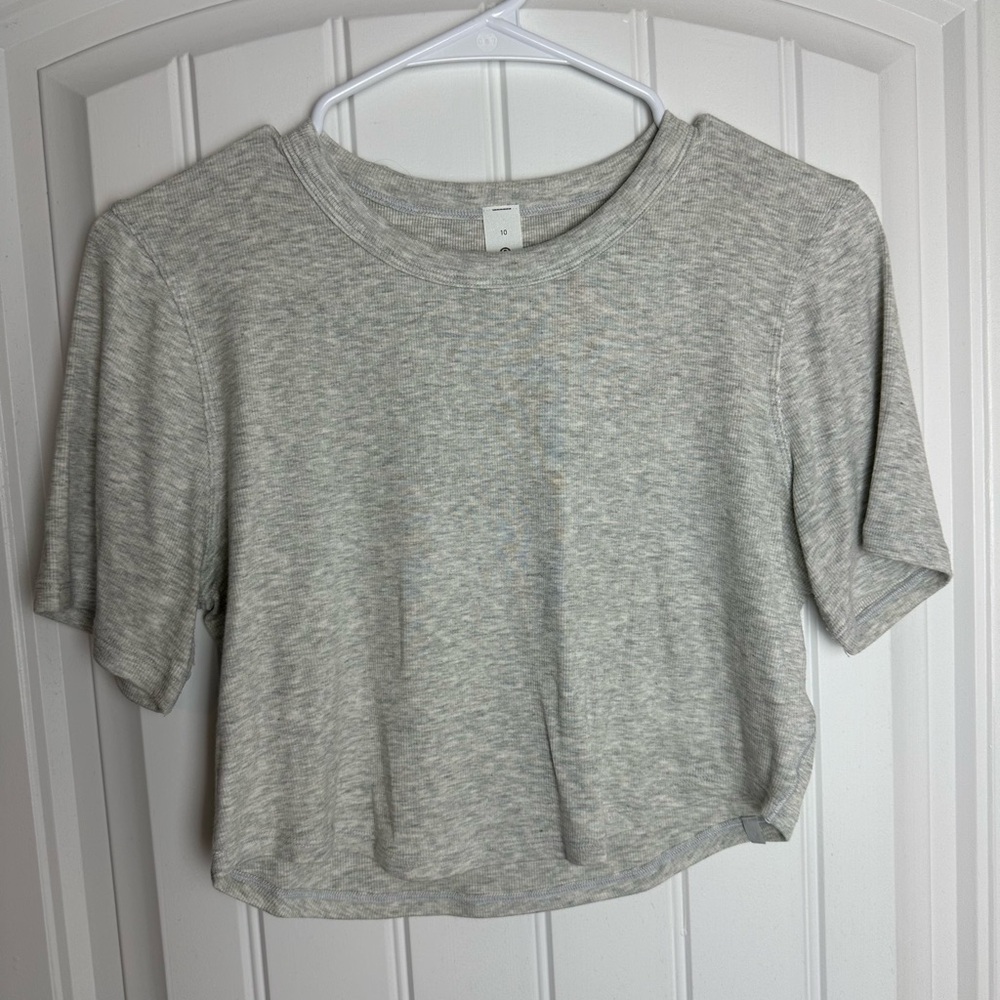 Lululemon Hold Tight Cropped T Shirt - Size 10 - Ultra Light Grey - EUC